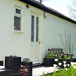 Sunny Studio With Privacy And Parking In Oxford